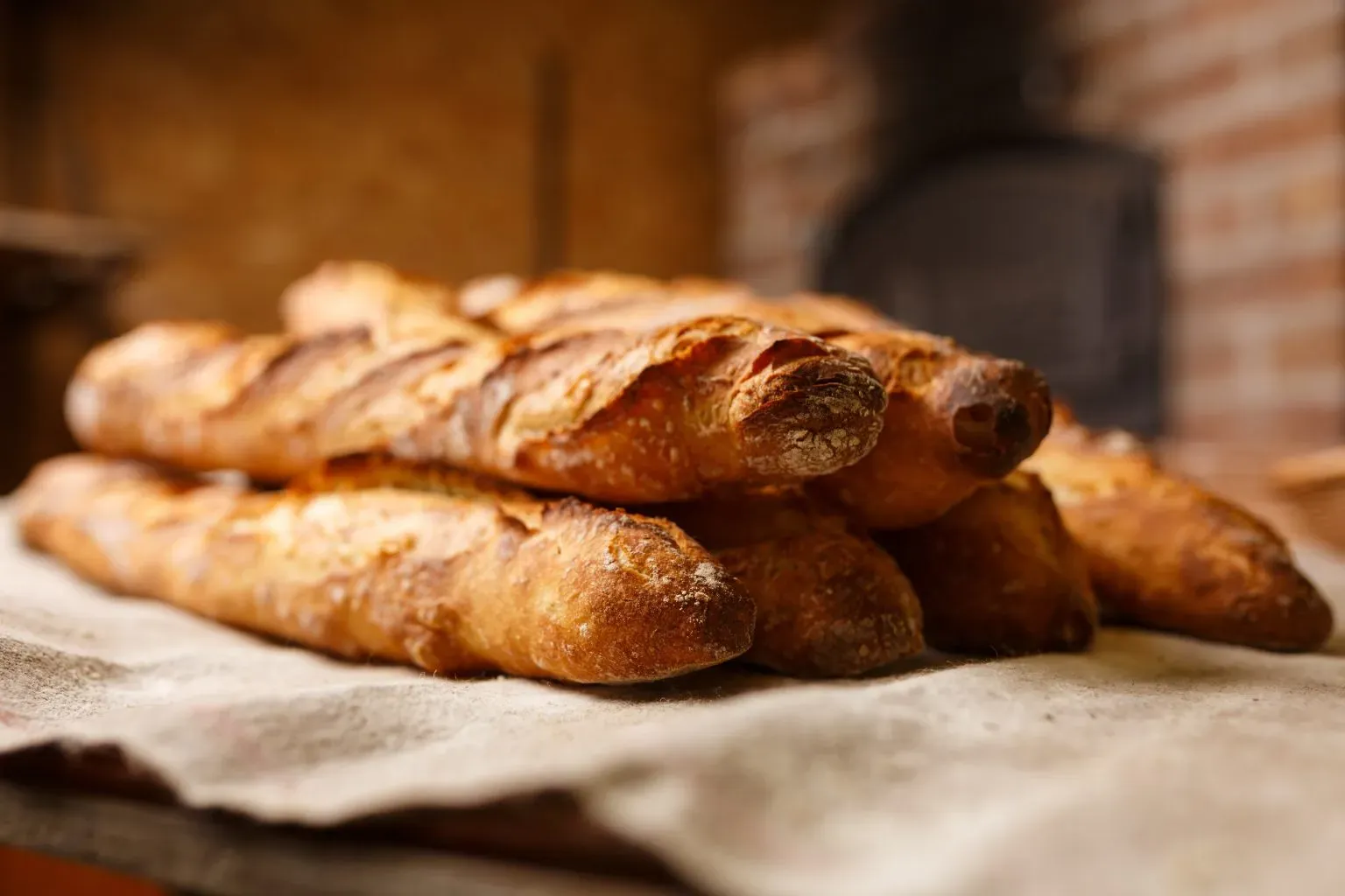 Filoni di pane appena sfornati