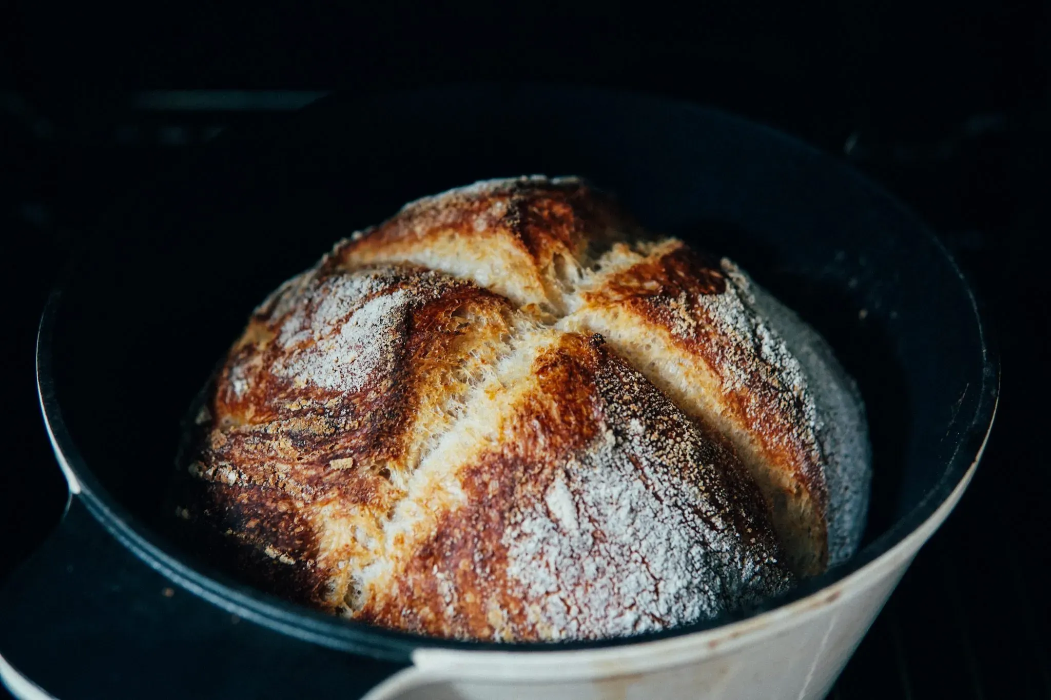 Pane a lievitazione naturale appena sfornato